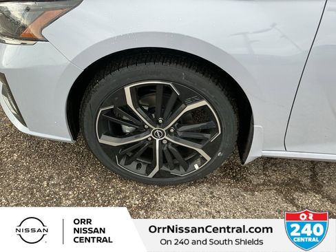 New 2025 Nissan Altima 2.5 SR image 9