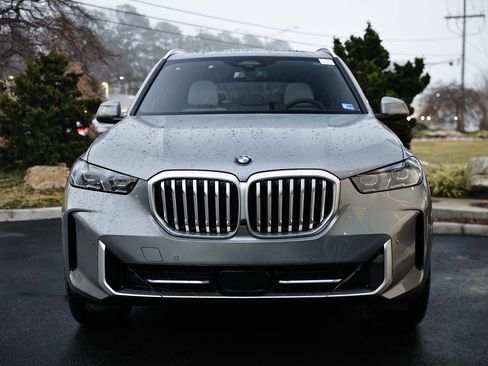 New 2026 BMW X5 xDrive40i w/ Climate Comfort Package image 13