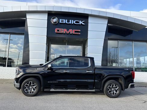 Used 2022 GMC Sierra 1500 SLT w/ SLT Premium Package image 3