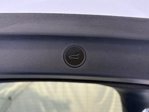 Used 2024 Tesla Model Y 2WD image 6