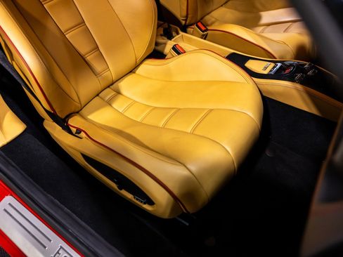 Used 2012 Ferrari 458 Italia Coupe RWD image 32