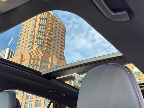 Certified 2025 Mercedes-Benz GLC 300 4MATIC image 50