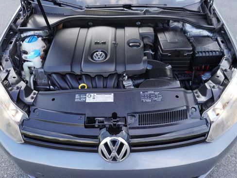 Used 2011 Volkswagen Golf 2-Door FWD image 23