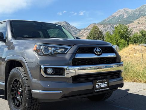 Used 2019 Toyota 4Runner Limited AWD/4WD image 17