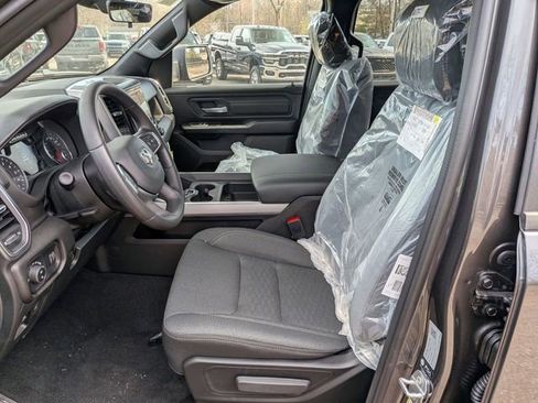 New 2026 RAM 1500 Express AWD/4WD image 9