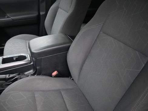 Used 2019 Toyota Tacoma TRD Sport AWD/4WD image 18