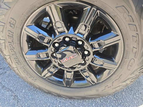 Used 2024 GMC Sierra 2500 AT4 w/ AT4 Premium Plus Package image 36