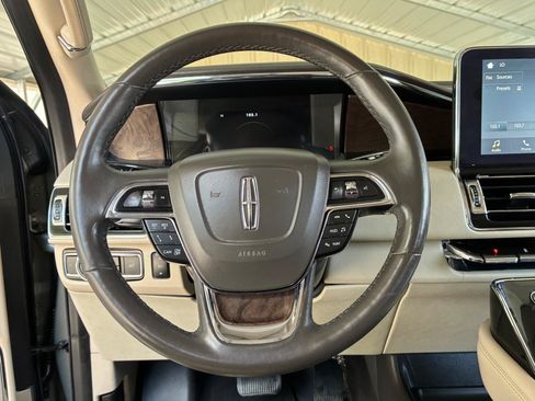 Used 2019 Lincoln Navigator Reserve w/ Cargo Package AWD/4WD image 18