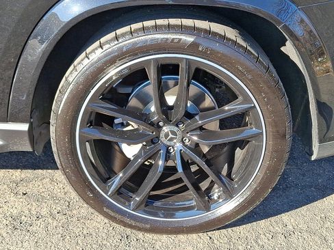 Used 2025 Mercedes-Benz GLS 580 4MATIC image 11