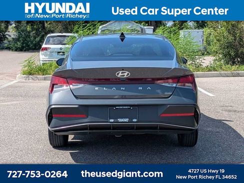 Certified 2024 Hyundai Elantra SE FWD image 4