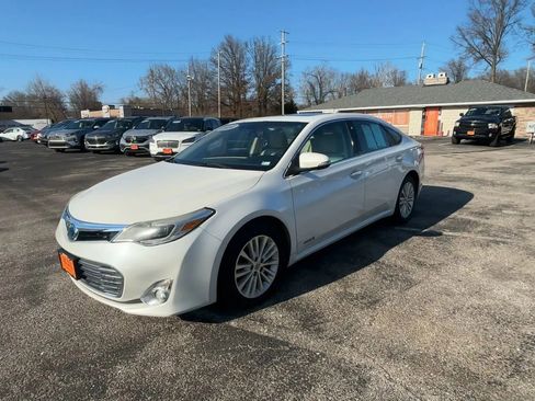 Used 2014 Toyota Avalon Limited w/ Technology Package FWD image 4