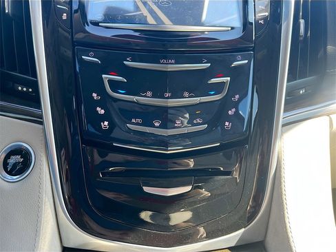 Used 2020 Cadillac Escalade Luxury image 16