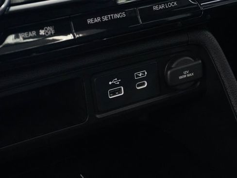 Used 2024 Honda Pilot Touring image 15