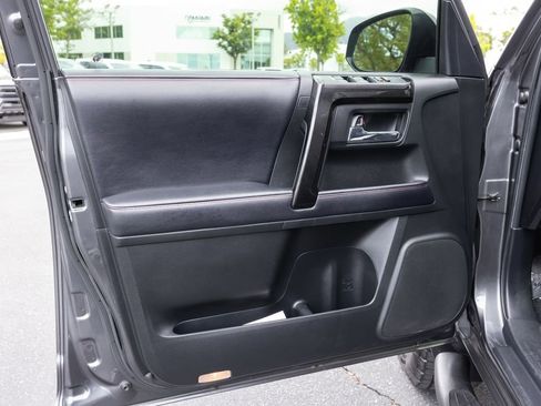Used 2019 Toyota 4Runner TRD Off-Road AWD/4WD image 12