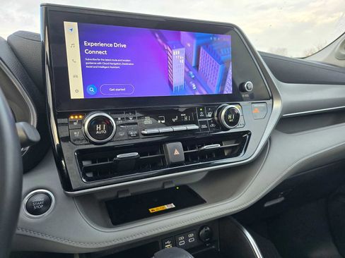 Used 2024 Toyota Highlander Platinum image 31