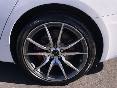 Used 2025 Genesis G70 2.5T image 10