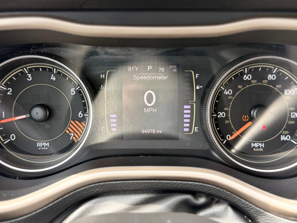 Used 2015 Jeep Cherokee Latitude FWD image 28