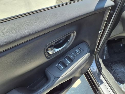 Used 2023 Honda HR-V EX-L image 12