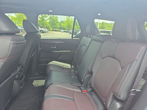 Used 2025 Honda Pilot Black Edition image 14