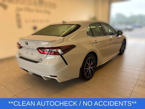 Used 2024 Toyota Camry SE w/ Cold Weather Package FWD image 4