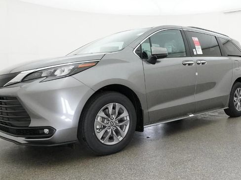 New 2026 Toyota Sienna XLE image 50