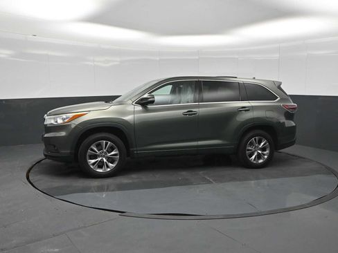 Used 2016 Toyota Highlander Plus FWD image 28