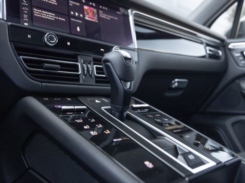 Certified 2026 Porsche Macan AWD/4WD image 27
