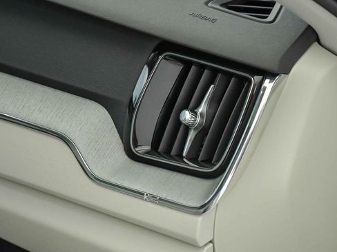 Certified 2025 Volvo XC60 T8 Plus w/ Protection Package Premier image 17