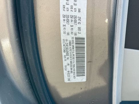 Used 2018 Chrysler Pacifica Touring-L image 38