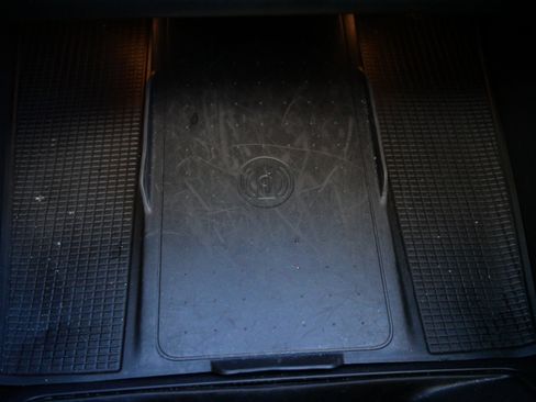 Used 2024 Volvo XC40 B5 Core image 27