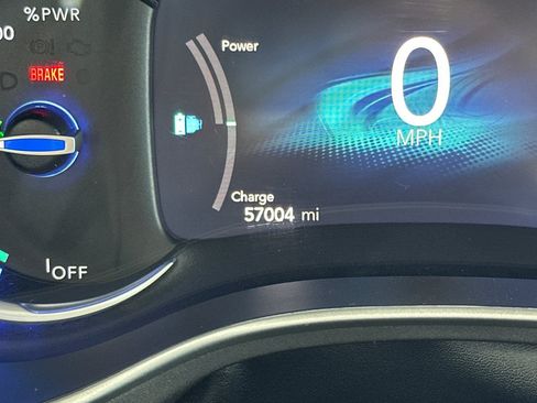 Used 2023 Chrysler Pacifica Touring-L FWD image 26