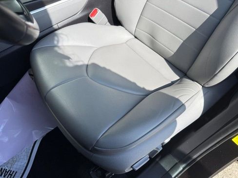 Used 2022 Toyota Highlander XLE AWD/4WD image 18