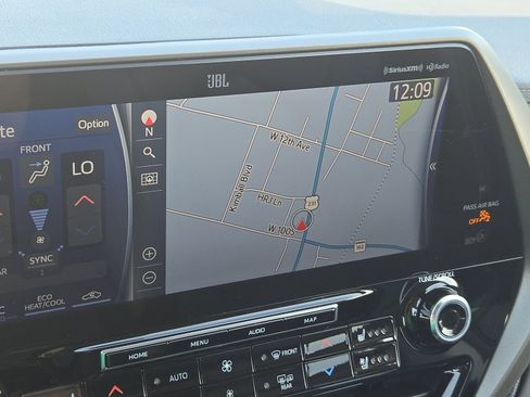 Used 2021 Toyota Highlander Limited image 17