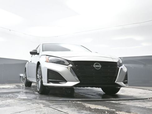 Used 2024 Nissan Altima 2.5 SV image 50