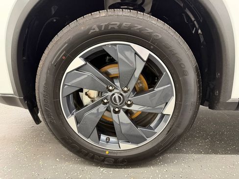 Used 2025 Nissan Rogue SV AWD/4WD image 18