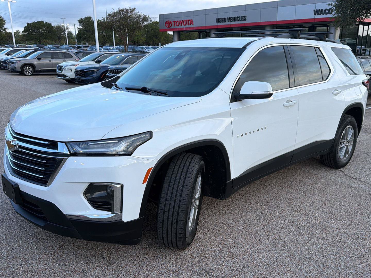 Used 2023 Chevrolet Traverse LT FWD image 7