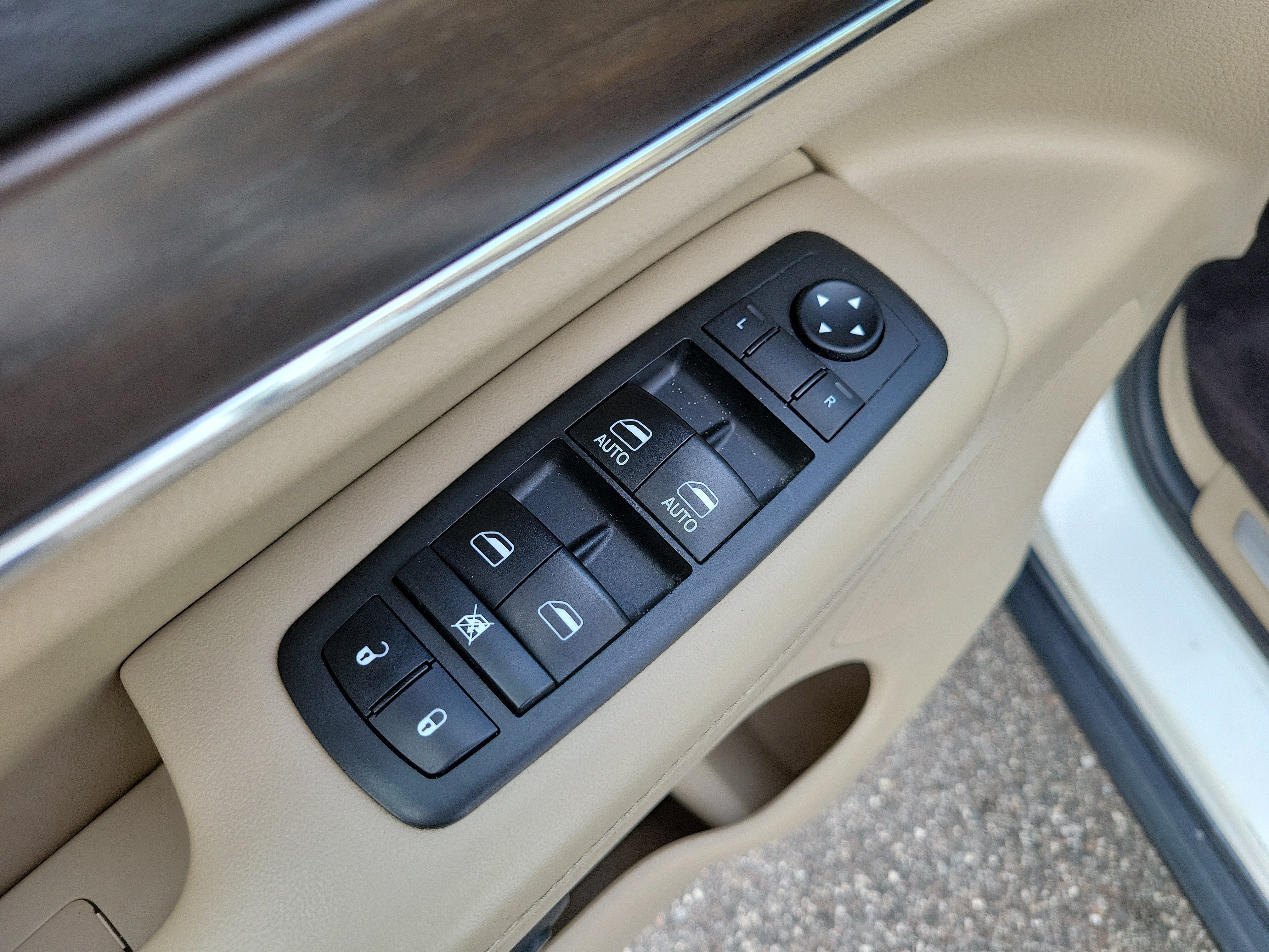 Used 2018 Jeep Grand Cherokee Limited w/ Luxury Group II RWD image 22