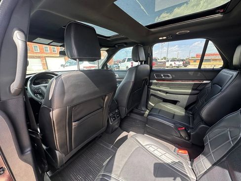 Used 2019 Ford Explorer Platinum AWD/4WD image 16