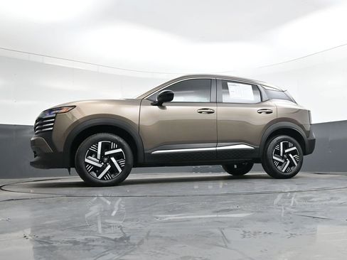 Used 2026 Nissan Kicks SV image 34