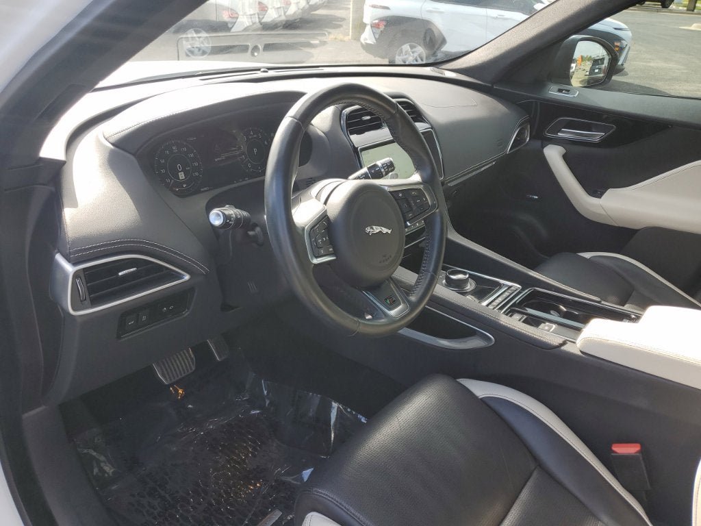 Used 2019 Jaguar F-PACE S AWD/4WD image 14