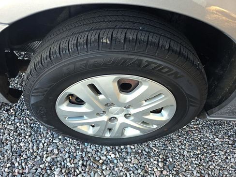 Used 2018 Dodge Grand Caravan SE w/ UConnect Hands-Free Group image 38