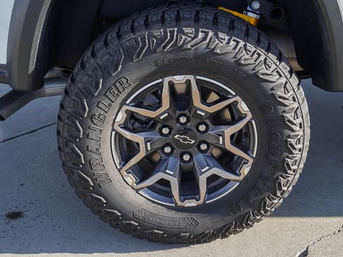 Used 2025 Chevrolet Colorado ZR2 w/ Technology Package image 11