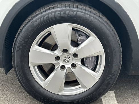 Used 2023 Porsche Cayenne AWD/4WD image 44