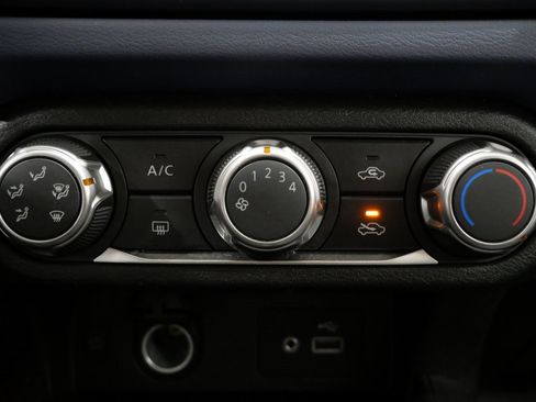 Used 2023 Nissan Versa SV image 18