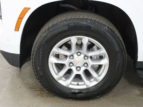 Used 2025 Chevrolet Suburban LT image 52
