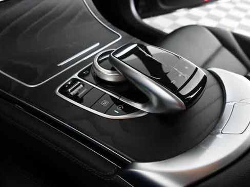 Used 2018 Mercedes-Benz GLC 300 4MATIC image 30