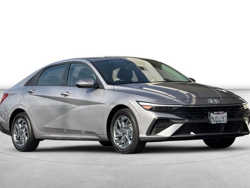 Certified 2025 Hyundai Elantra Blue image 11