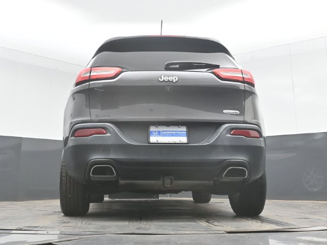 Used 2015 Jeep Cherokee Latitude w/ Comfort/Convenience Group FWD image 46