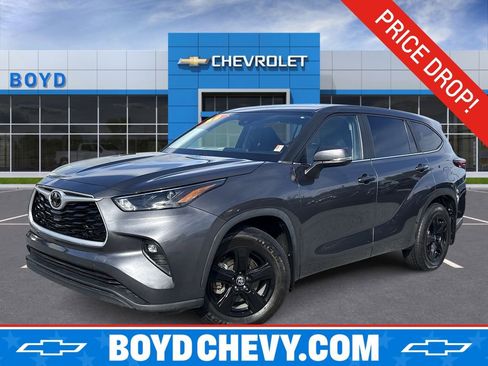 Used 2023 Toyota Highlander LE image 1