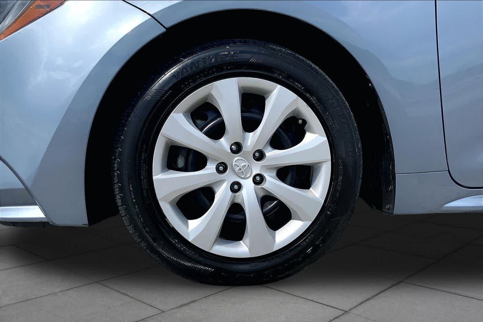 Used 2024 Toyota Corolla LE FWD image 11